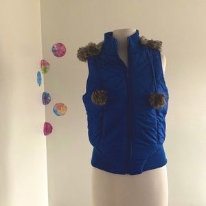 RUE21 Puffer vest with removable hood and fur trim medium